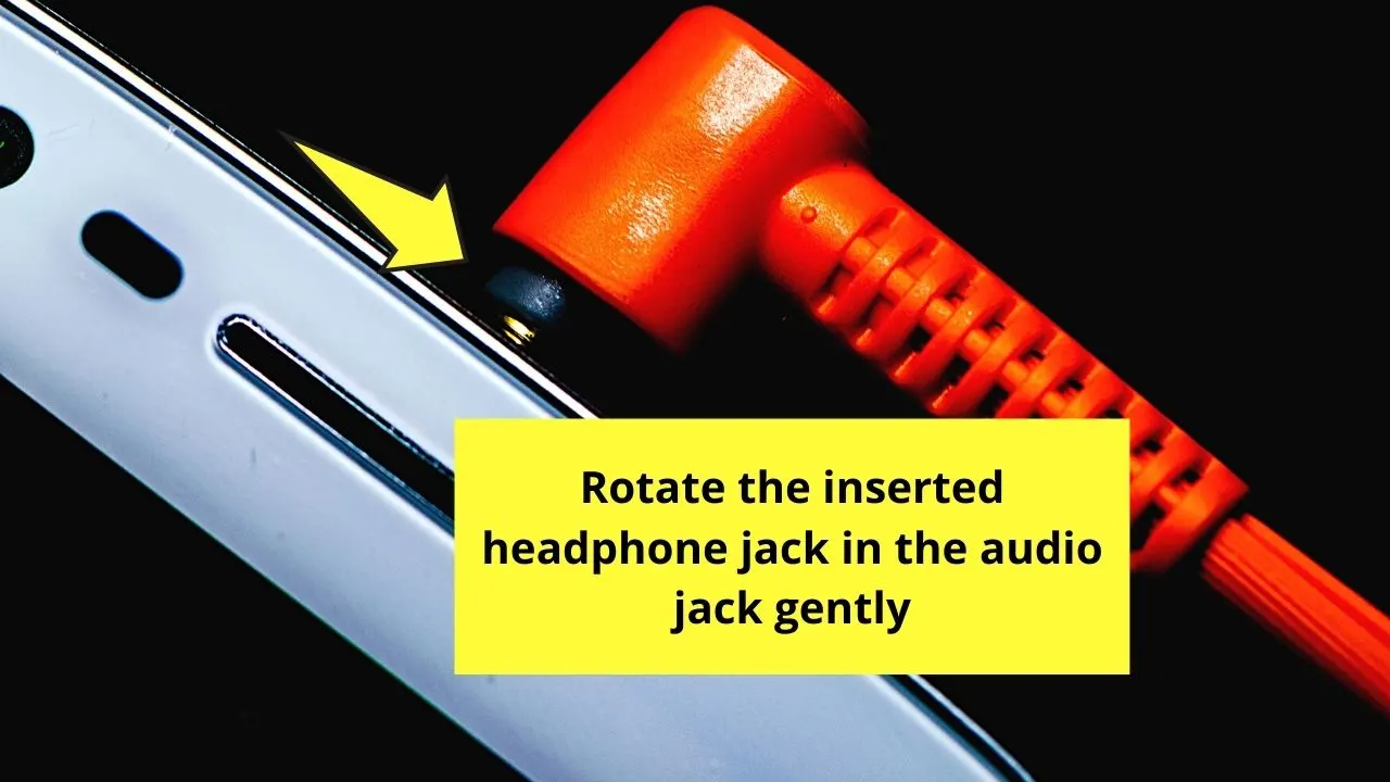 How to Turn Off Headphone Mode on Android by Plugging and Unplugging Headphones from Jack Step 2